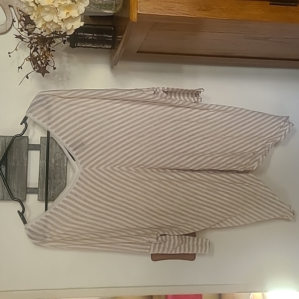 White house black market top